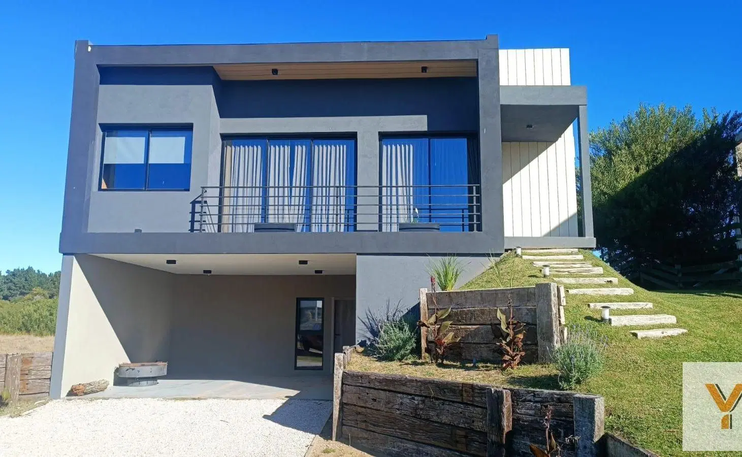 Casa en venta - 5 Dormitorios 3 Baños - Pinamar 5