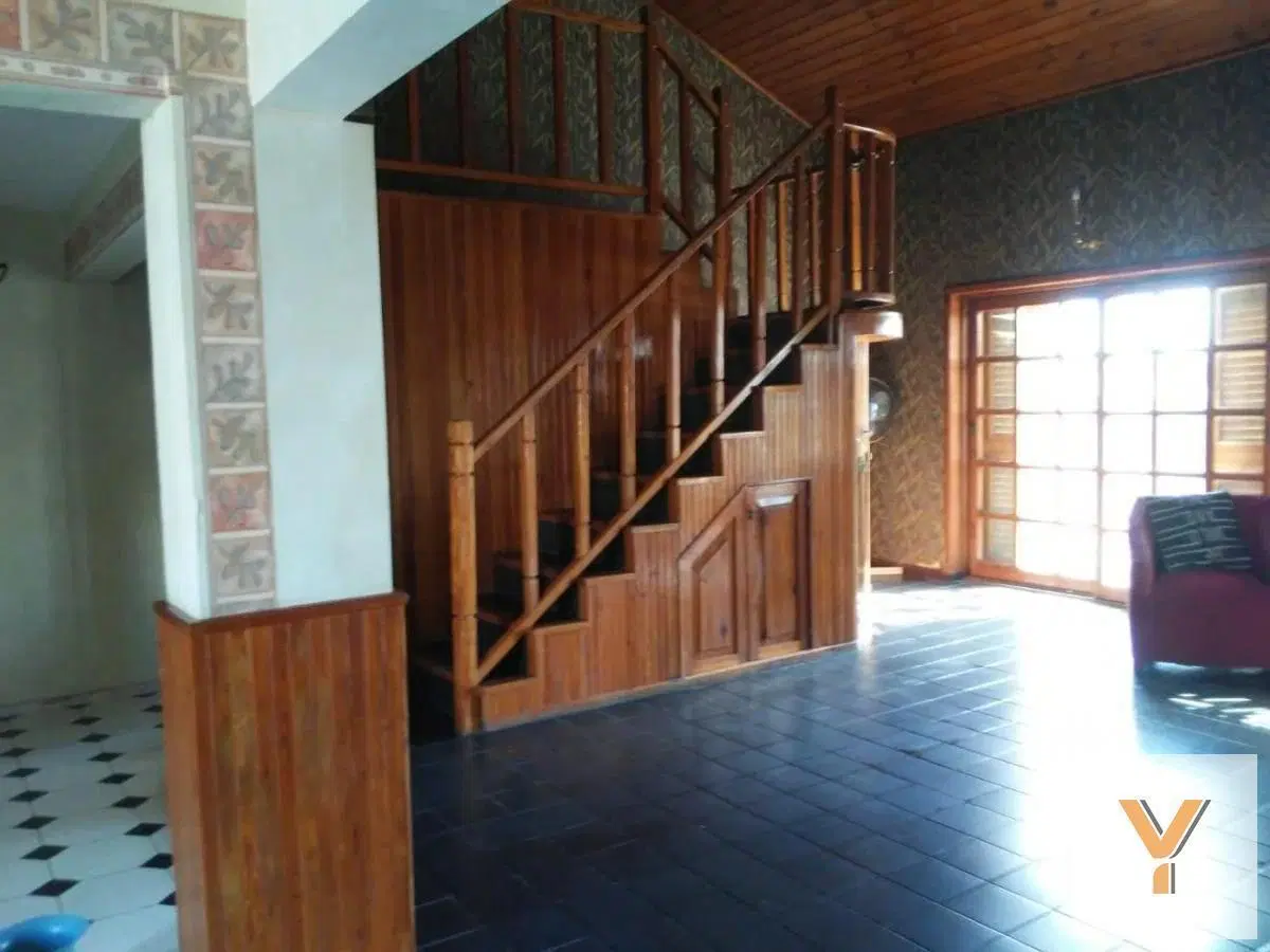 Casa en venta - 4 Dormitorios 3 Baños - Cochera - 300Mts2 - Cañuelas 2