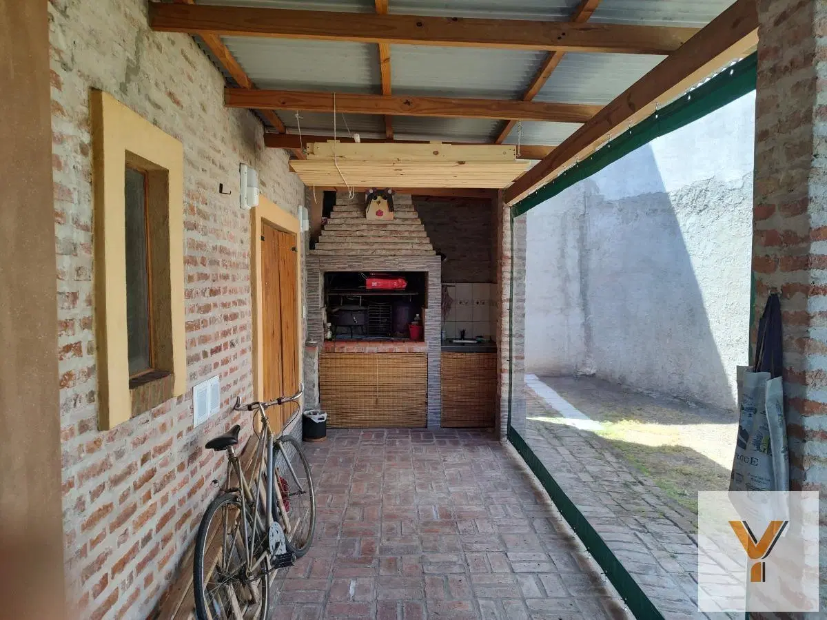Casa en venta - 2 Dormitorios 1 Baño - Cochera - 313Mts2 - Villa Santos Tesei 8