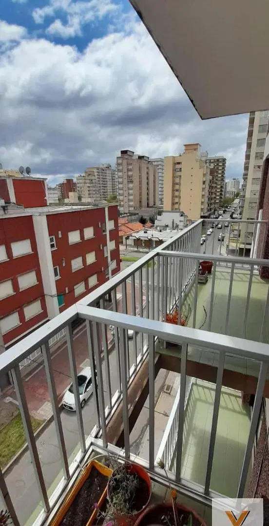 Departamento en venta - 3 dormitorios 2 baños - 97mts2 - Miramar 5