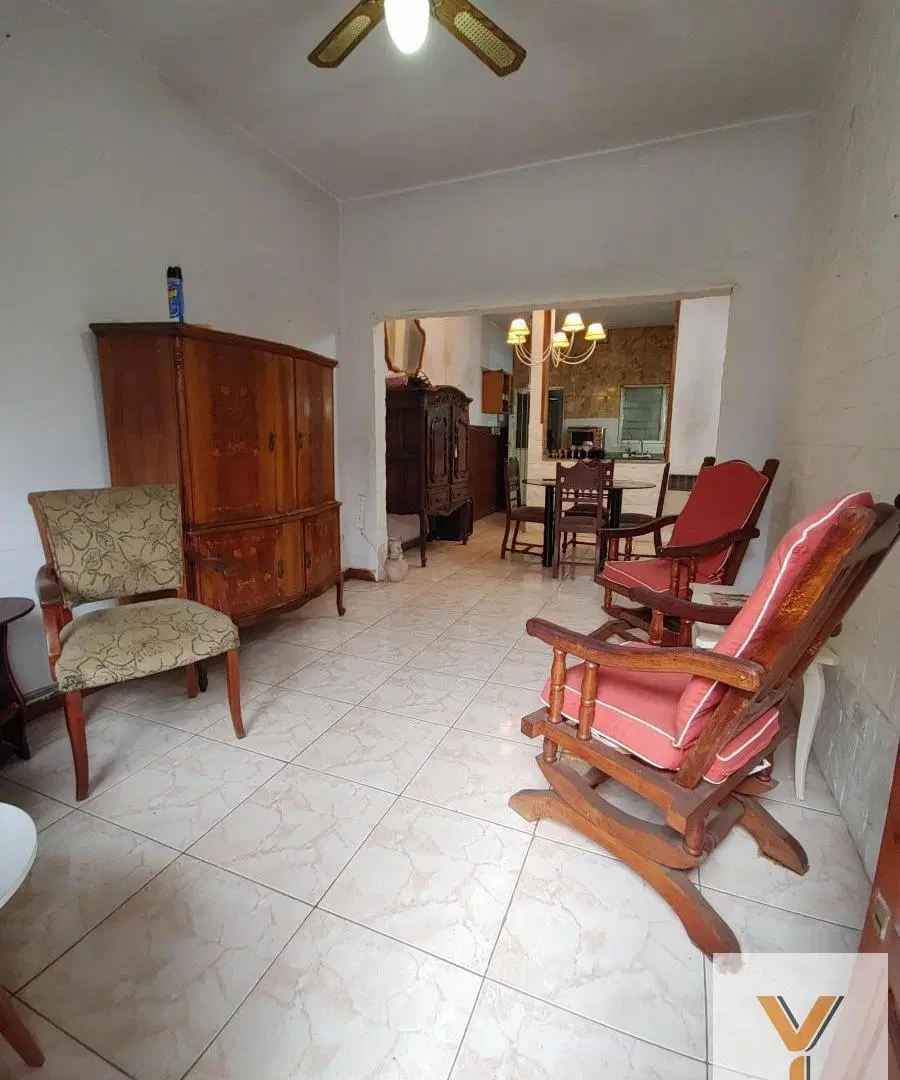Casa en Venta - 3 Dormitorios 2 Baños - 210mts - Quilmes 2