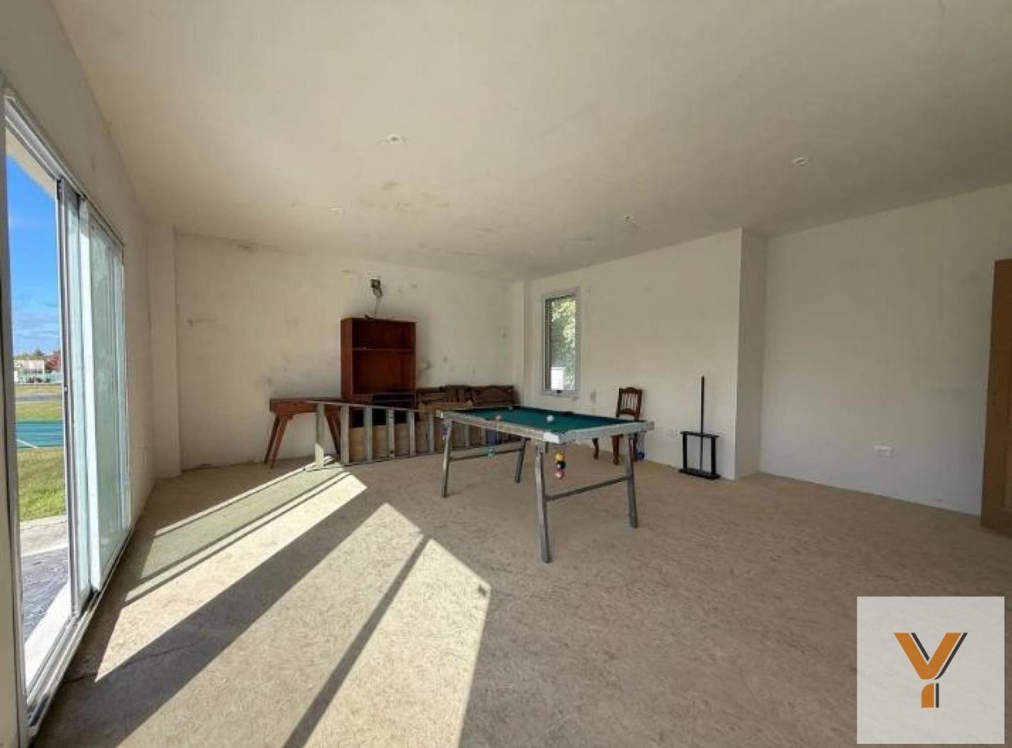 Foto de Casa en Venta - 4 Dormitorios 3 Baños - 1000mts - Coronel Brandsen, imagen 2