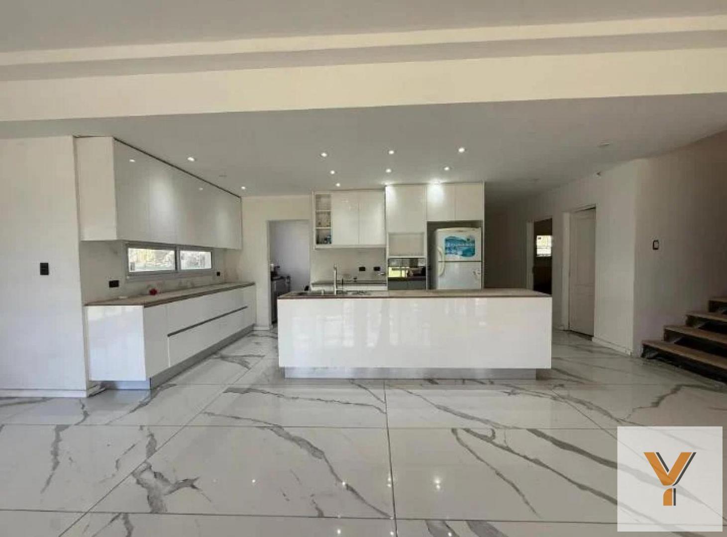 Foto de Casa en Venta - 4 Dormitorios 3 Baños - 1000mts - Coronel Brandsen, imagen 4