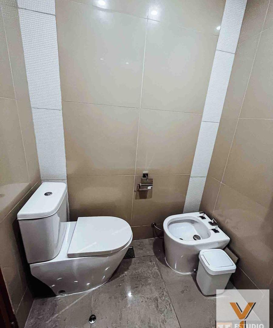 Foto de Casa en venta - 3 Dormitorios 3 Baños - Cochera - 1.217,78Mts2 - La, imagen 3