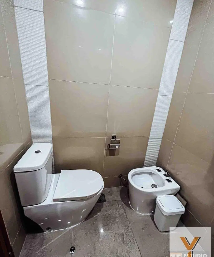 Casa en venta - 3 Dormitorios 3 Baños - Cochera - 1.217,78Mts2 - La Plata 3