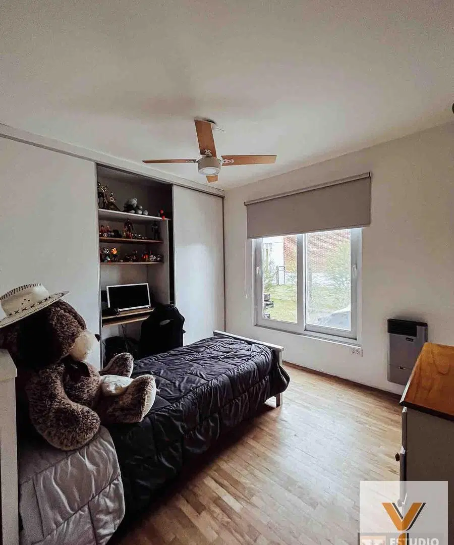 Casa en venta - 3 Dormitorios 3 Baños - Cochera - 1.217,78Mts2 - La Plata 5