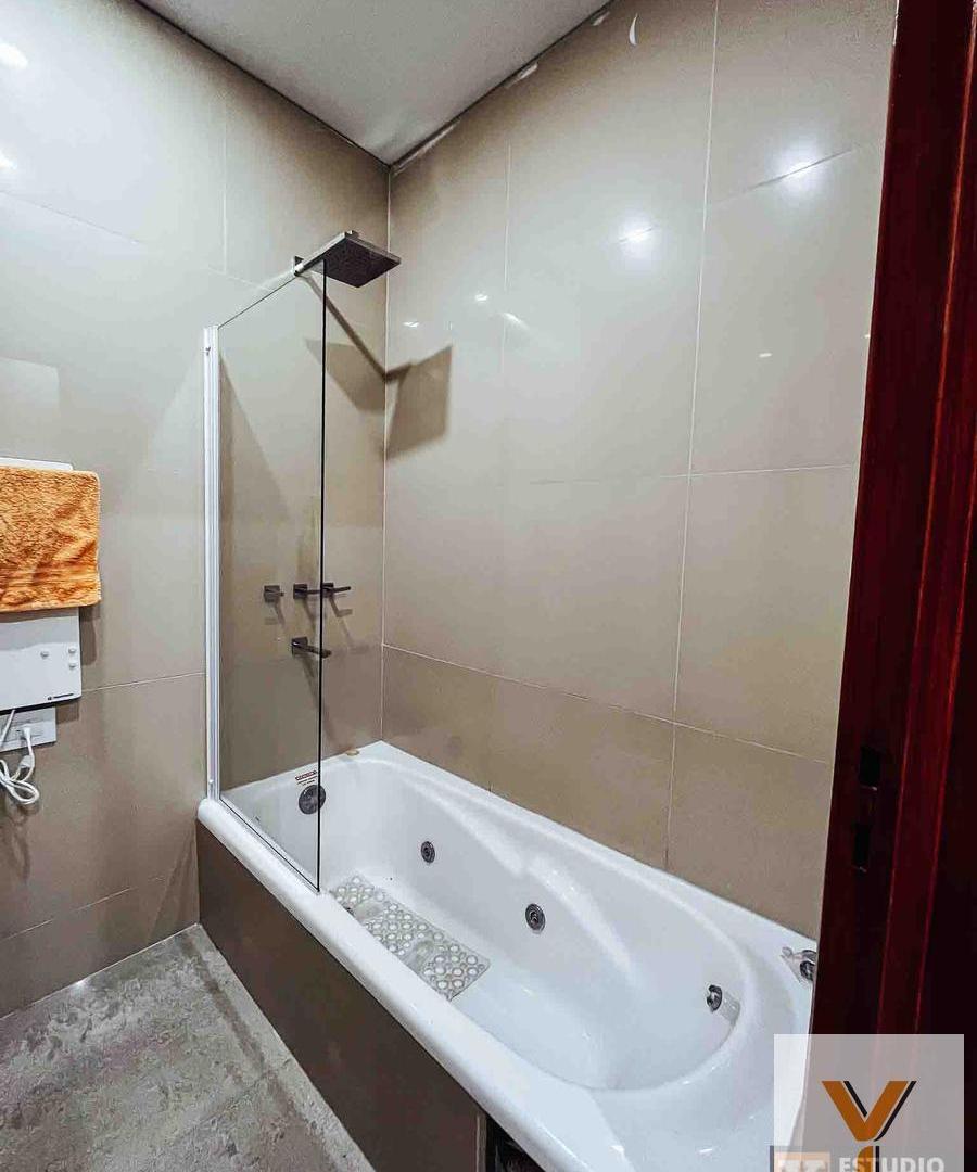 Foto de Casa en venta - 3 Dormitorios 3 Baños - Cochera - 1.217,78Mts2 - La, imagen 4