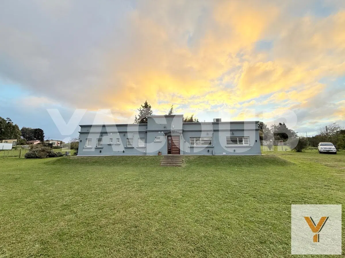 Casa de 145 m2 cub. - 4 Dormitorios, 10 años - galería, 4 Cocheras - 1.875Mts2 - Villa Elena, Tandil 3