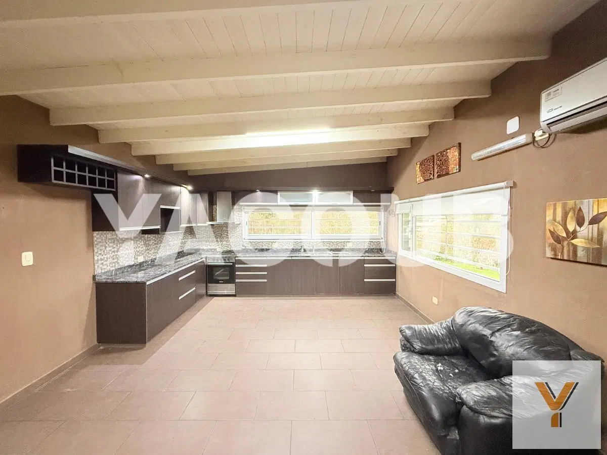 Casa de 145 m2 cub. - 4 Dormitorios, 10 años - galería, 4 Cocheras - 1.875Mts2 - Villa Elena, Tandil 5