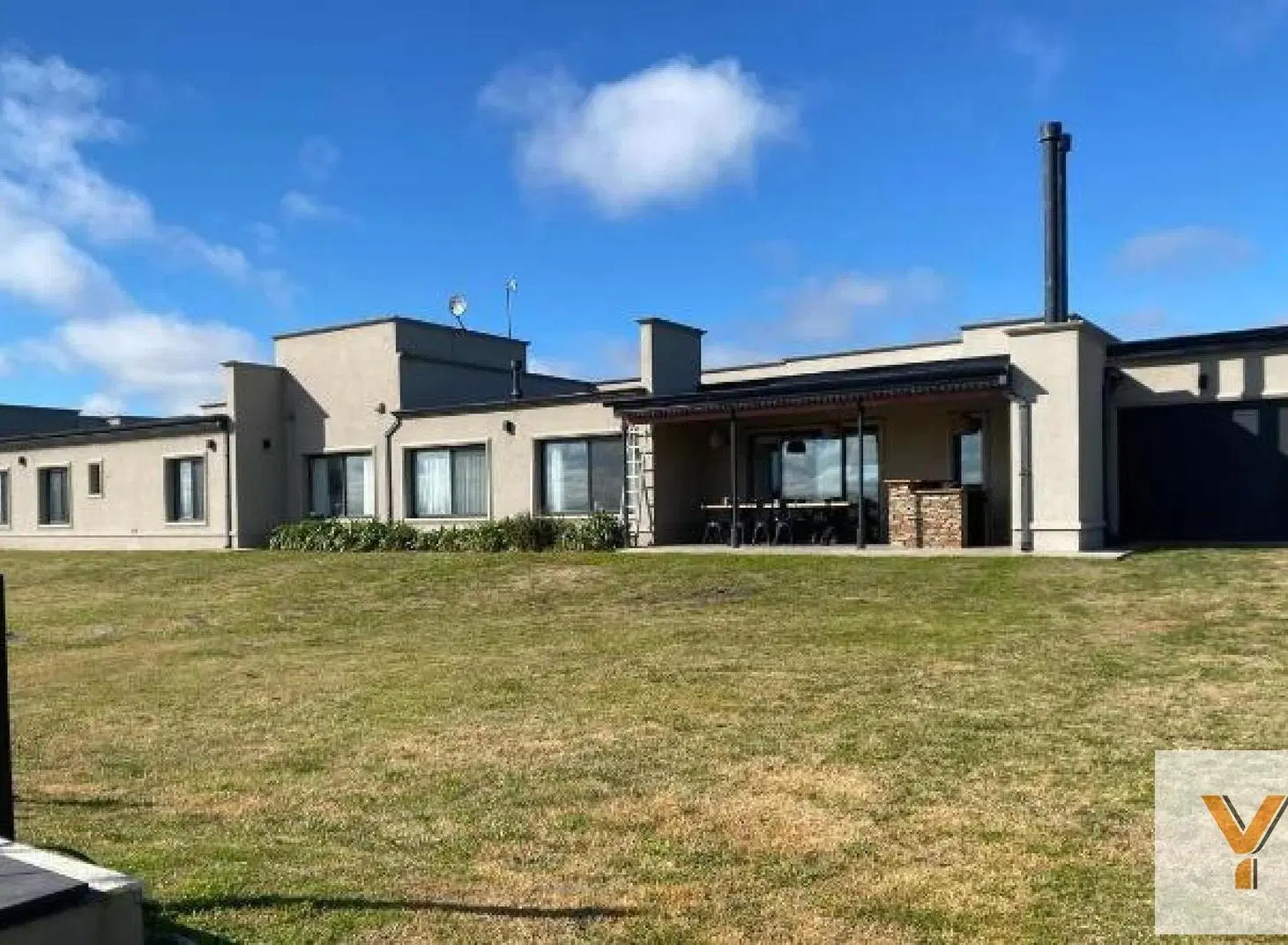 Casa en venta - 5 Dormitorios 3 Baños - 15.000Mts2 - Chascomús 5