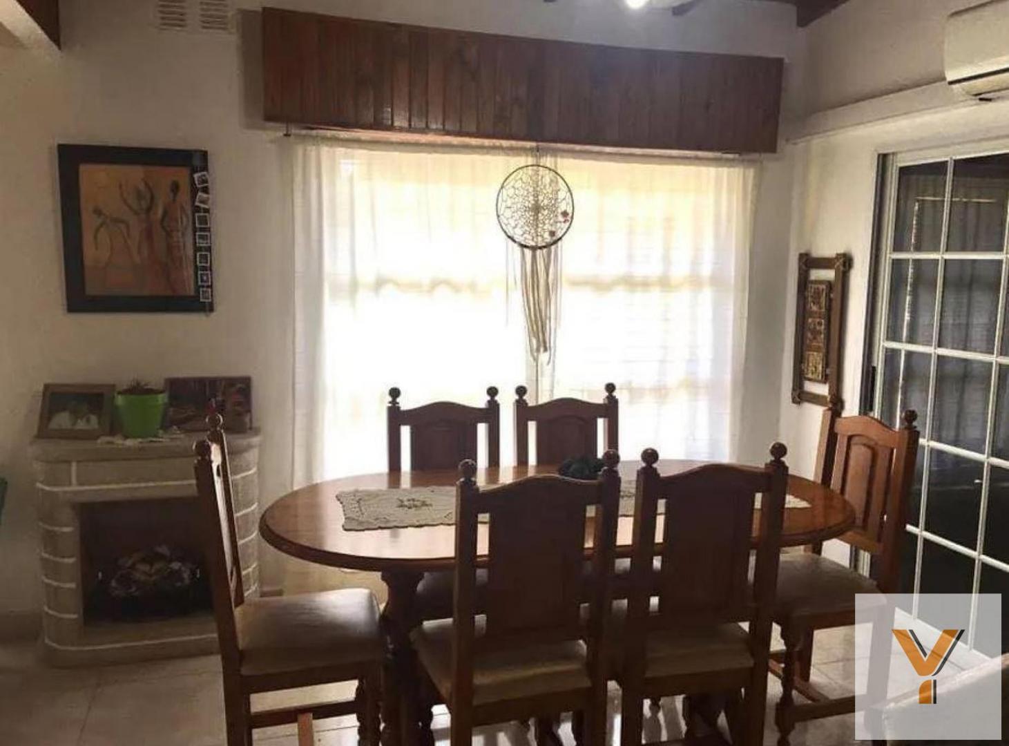 Foto de Casa en venta - 2 dormitorios 1 baño - Cochera - 220 mts2 - Coronel, imagen 4