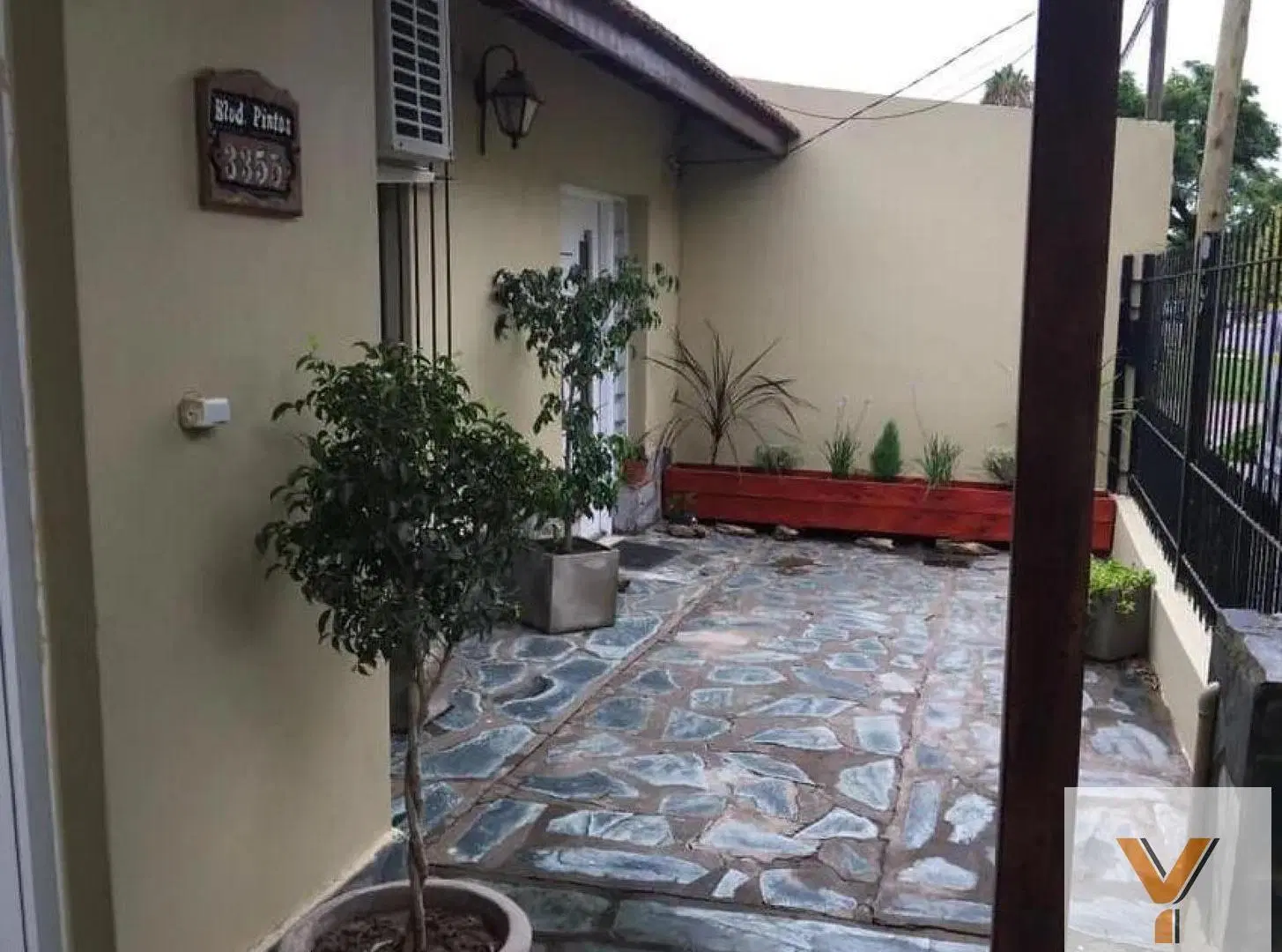 Casa en venta - 2 dormitorios 1 baño - Cochera - 220 mts2 - Coronel Brandsen 2
