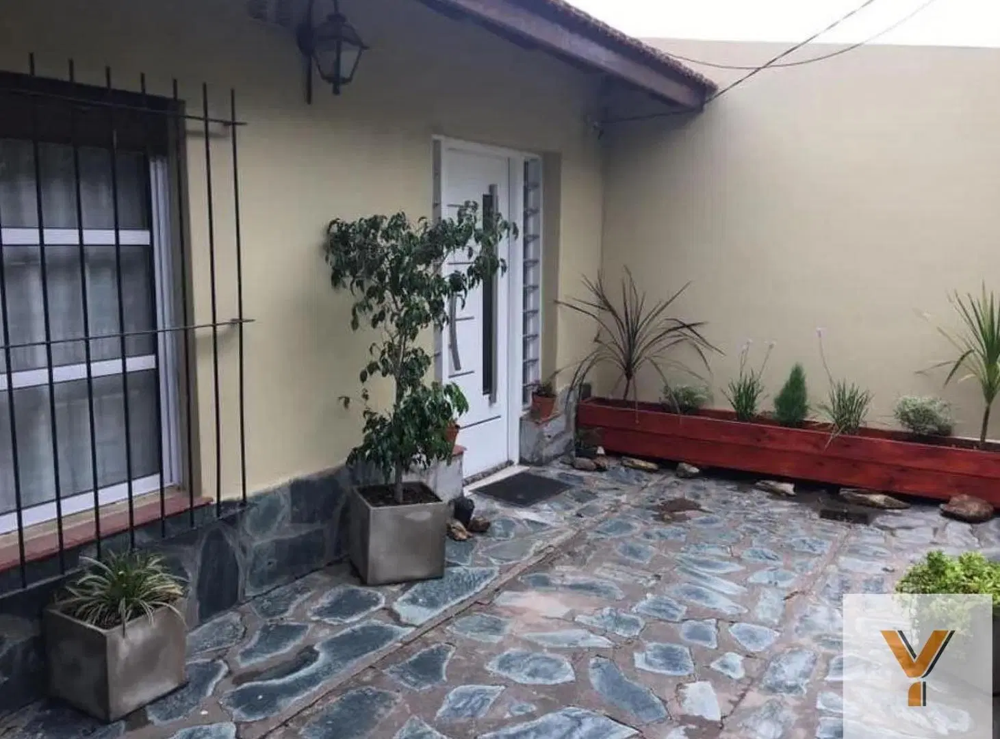 Casa en venta - 2 dormitorios 1 baño - Cochera - 220 mts2 - Coronel Brandsen 3