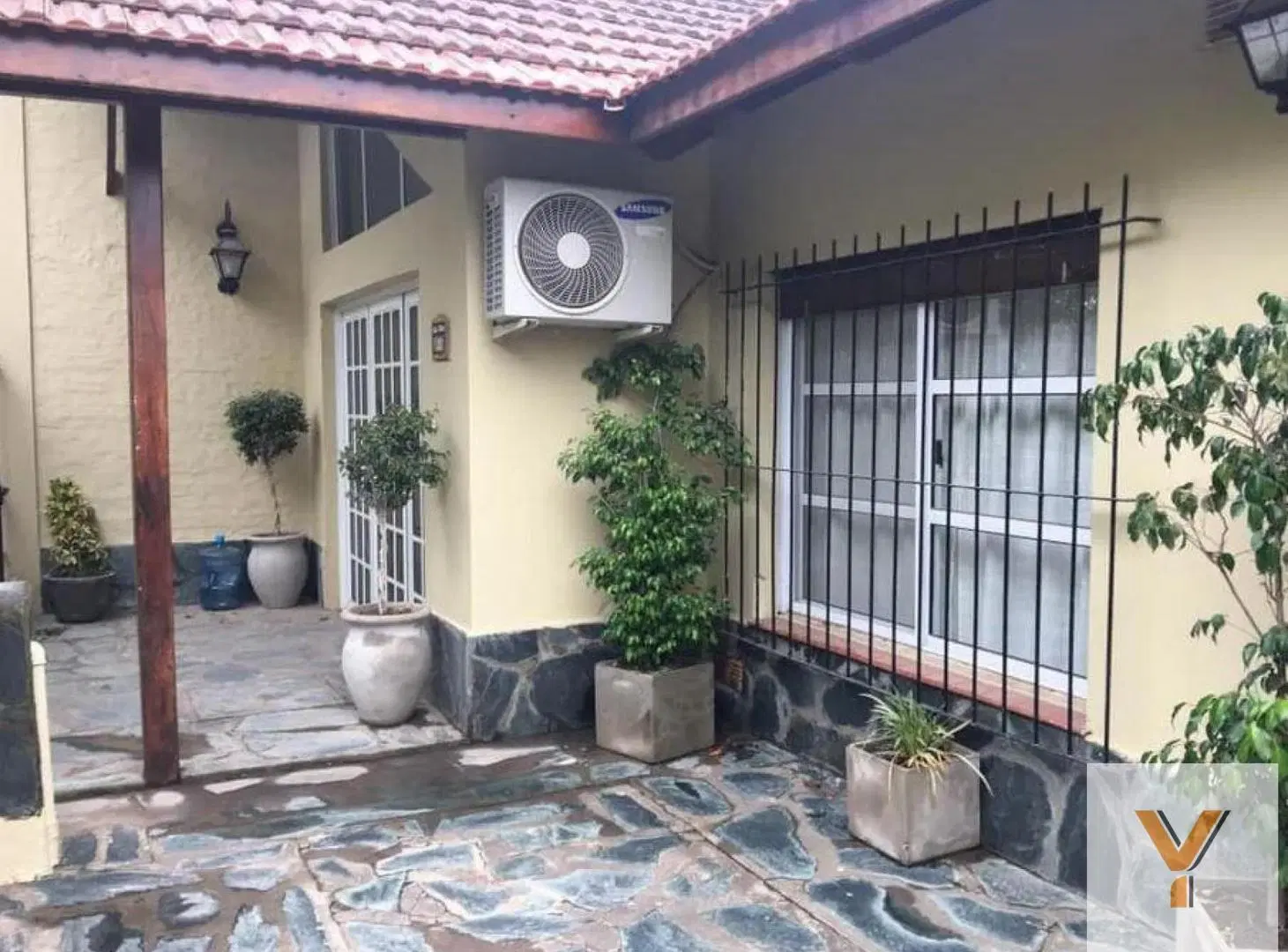 Casa en venta - 2 dormitorios 1 baño - Cochera - 220 mts2 - Coronel Brandsen 1