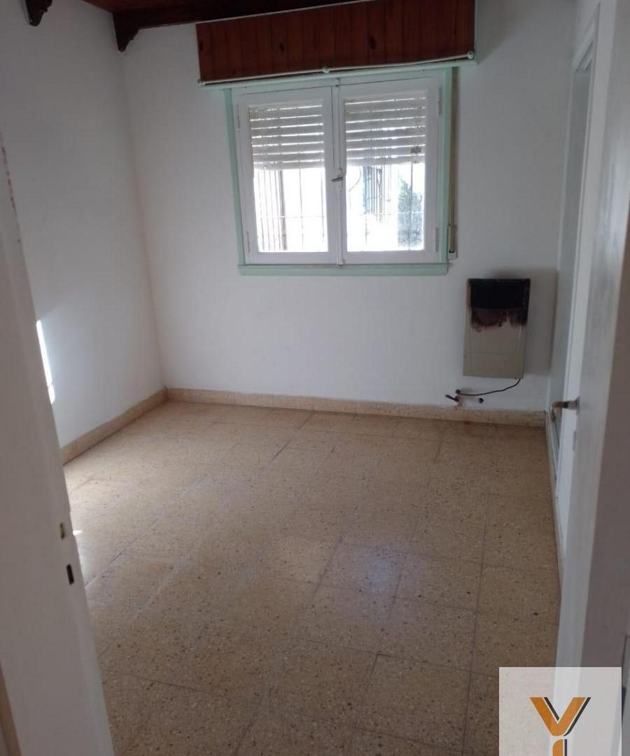 Foto de Casa en venta - 3 Dormitorios 2 Baños - Cochera - Locales - 408Mts2, imagen 2