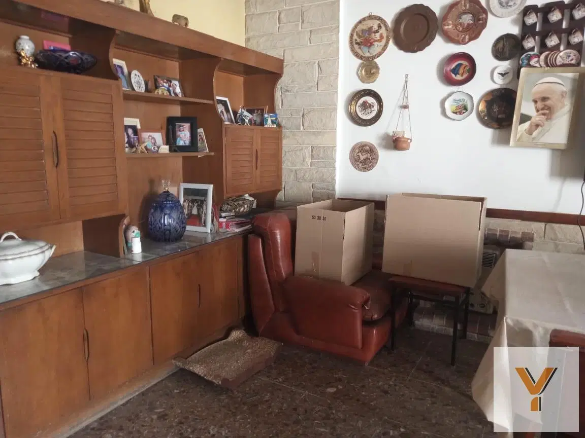 Casa en venta - 3 Dormitorios 1 Baño - Cochera - 170Mts2 - Quilmes 8