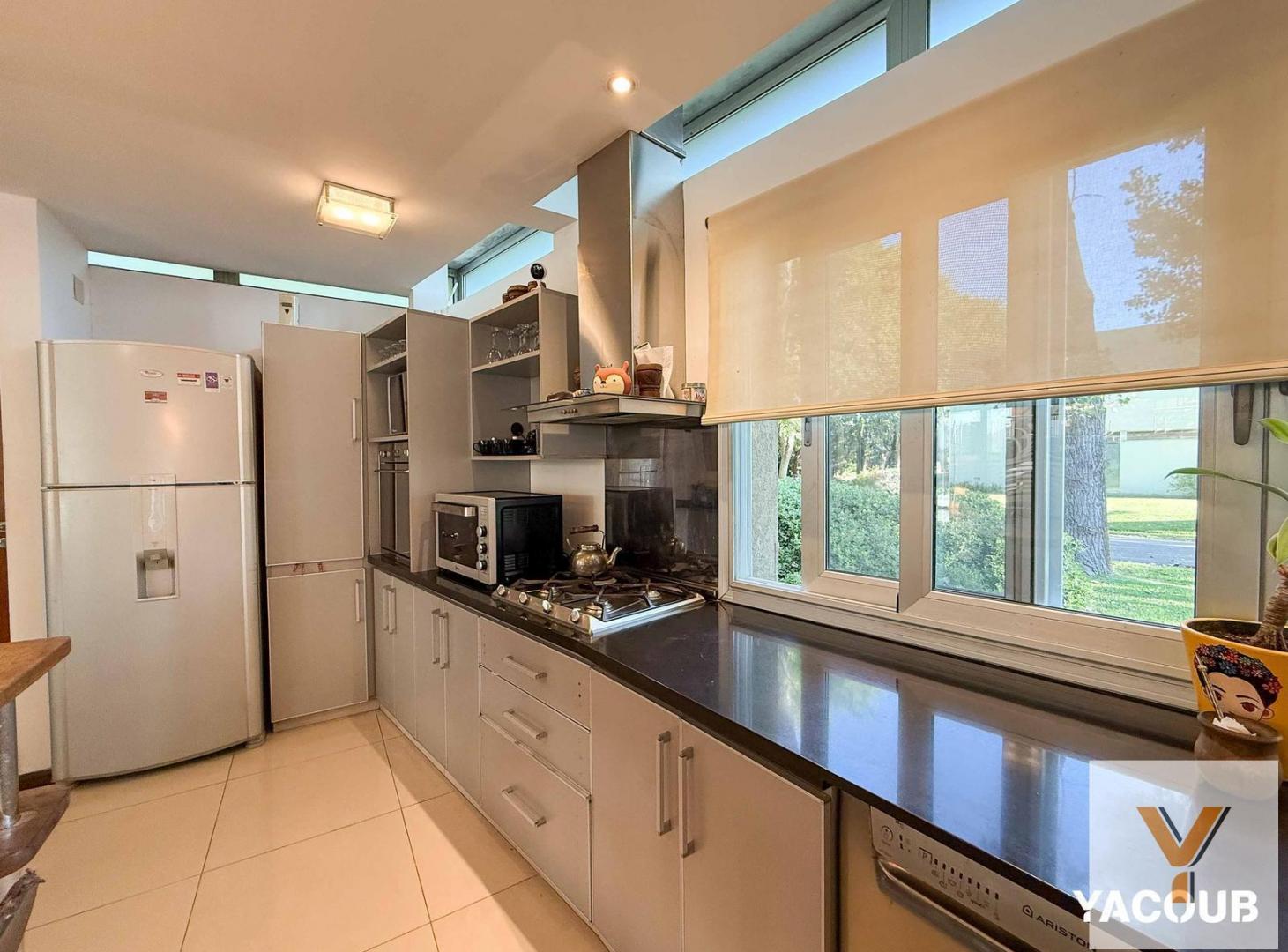 Foto de Casa en venta - 4 Dormitorios 4 Baños - 1.400Mts2 - La Plata- Gran Bell., imagen 4