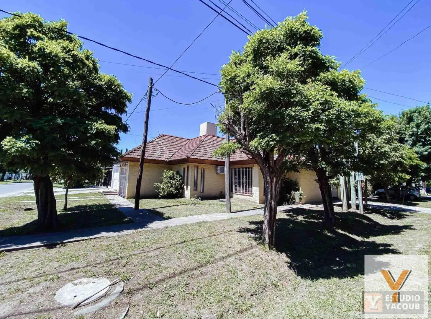 Casa en venta - 2 Dormitorios 2 Baños - Cochera - 602Mts2 - San Carlos, La Plata 2