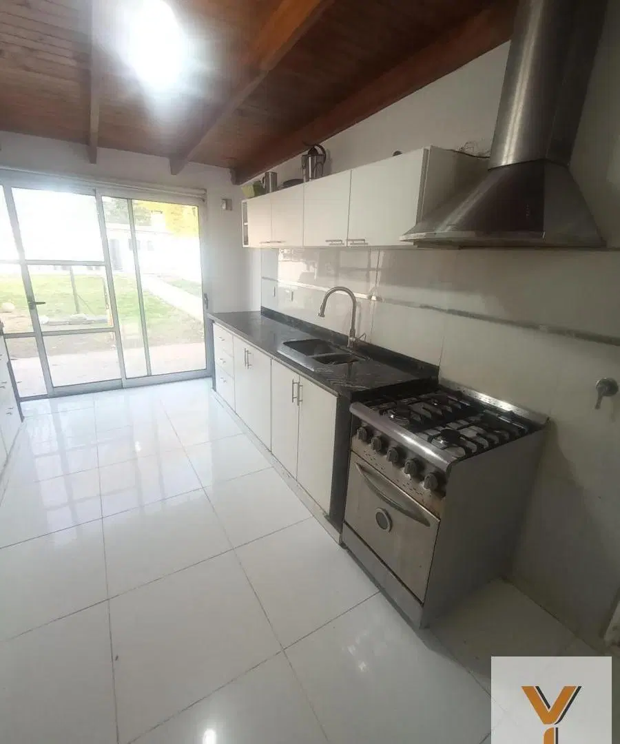 Casa en Venta - 4 Dormitorios 2 Baños - 400mts - La Plata - Manuel B Gonnet 5