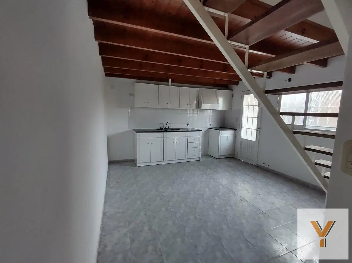 Dúplex en venta - 2 dormitorios 1 baño 1 cochera - 70mts2 - La Plata 1