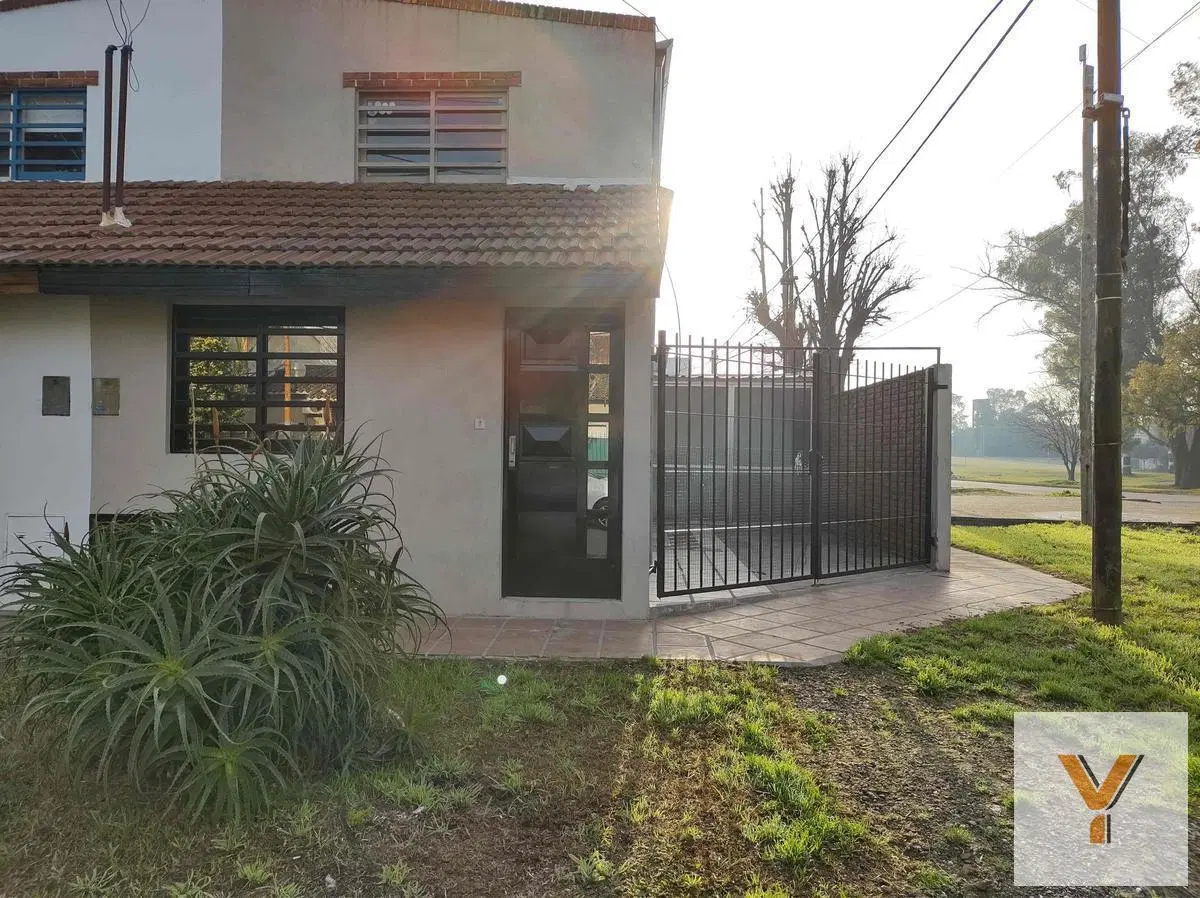Dúplex en venta - 2 dormitorios 1 baño 1 cochera - 70mts2 - La Plata 2
