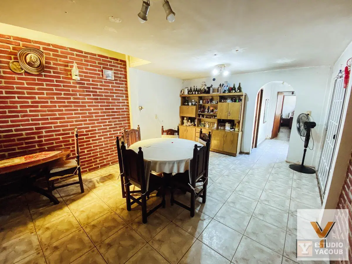 Casa en venta - 2 dormitorios 1 baño - Cochera - 107mts2 - Barrio Norte, La Plata 2