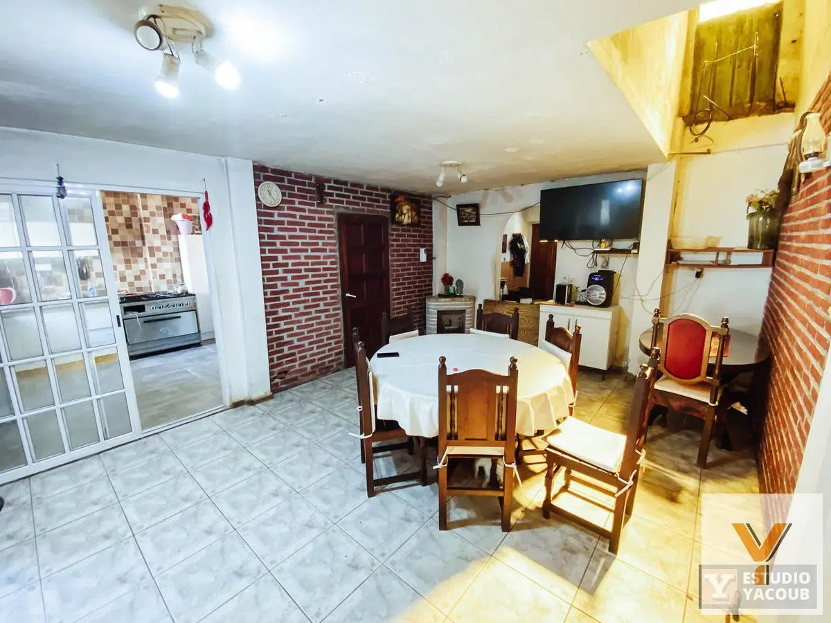 Casa en venta - 2 dormitorios 1 baño - Cochera - 107mts2 - Barrio Norte, La Plata 1