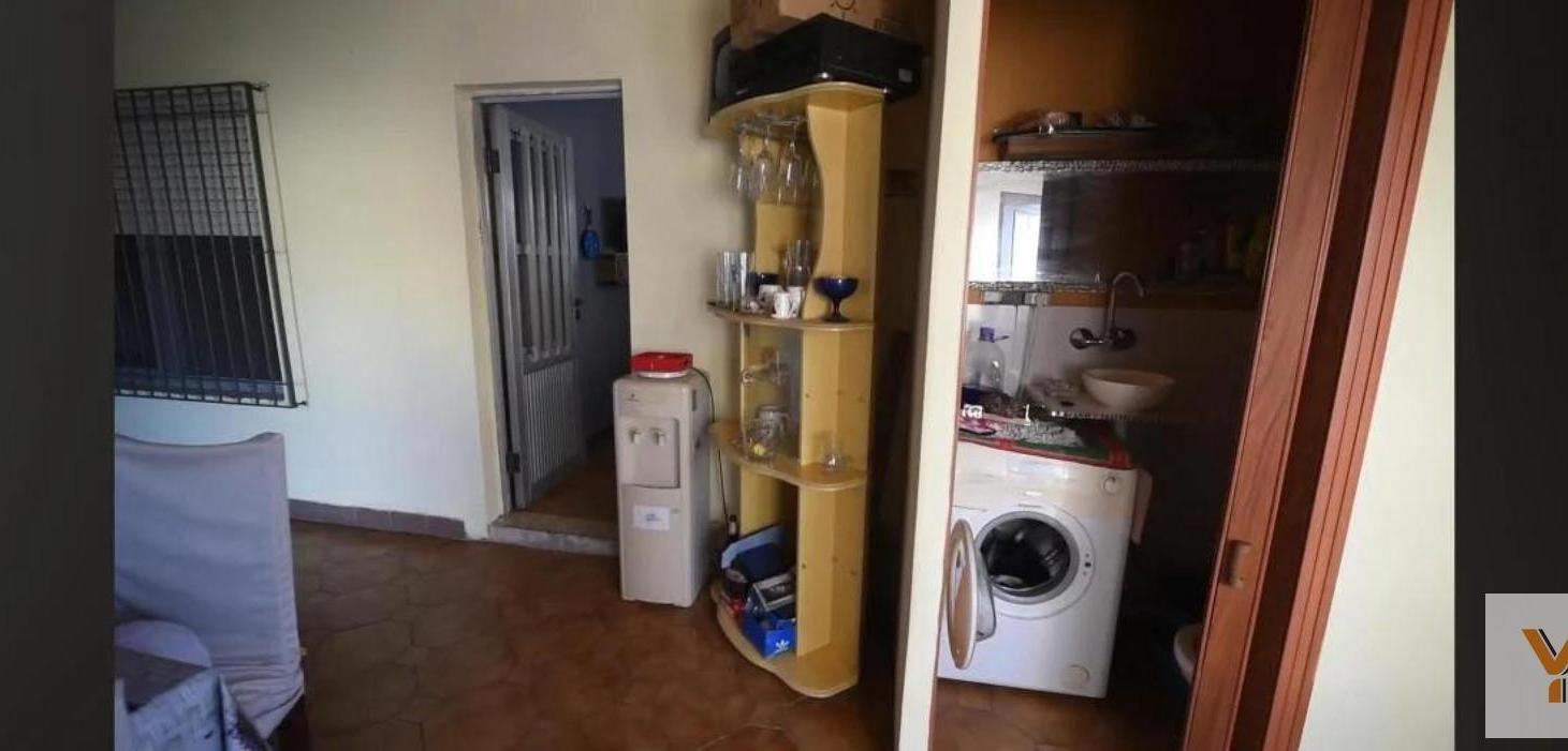 Foto de Casa en venta - 2 Dormitorios 2 Baños - Cochera - 300Mts2 - Berazategui, imagen 3