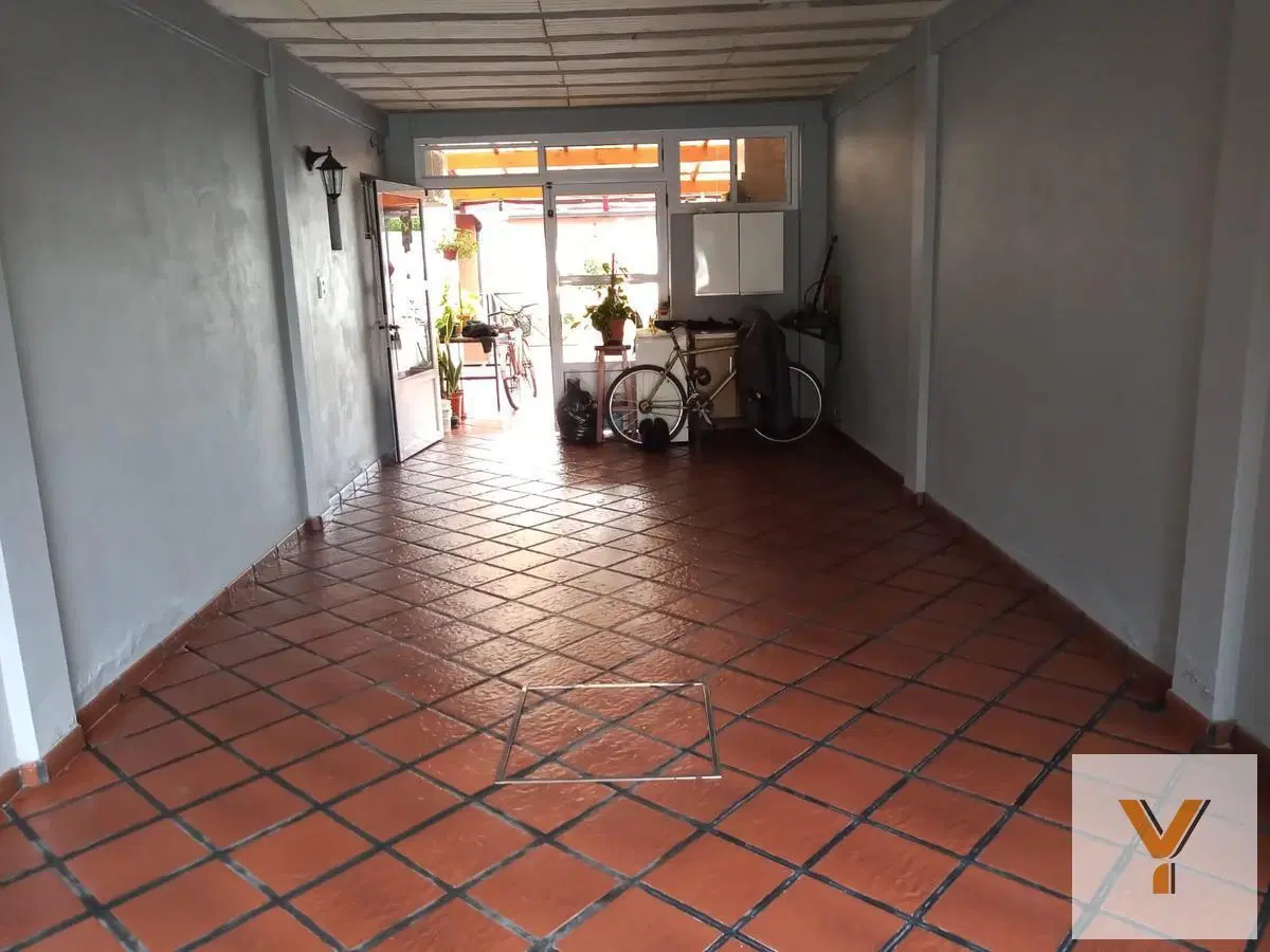Casa en venta - 3 dormitorios 2 baños - 143mts2  - Manuel B Gonnet 8