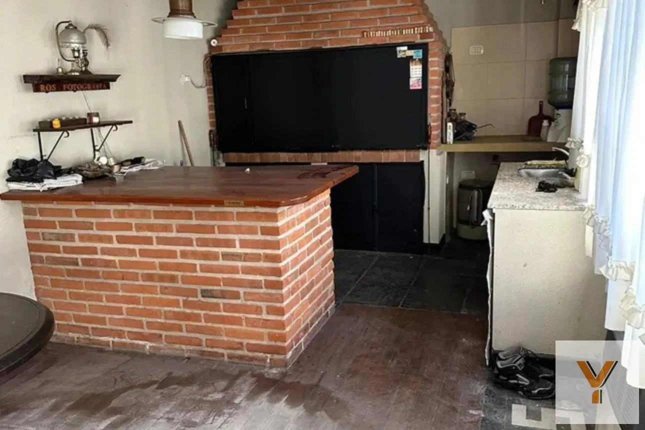 Casa en venta - 2 Dormitorios 2 Baños - Cochera - 160Mts2 - Morón 8