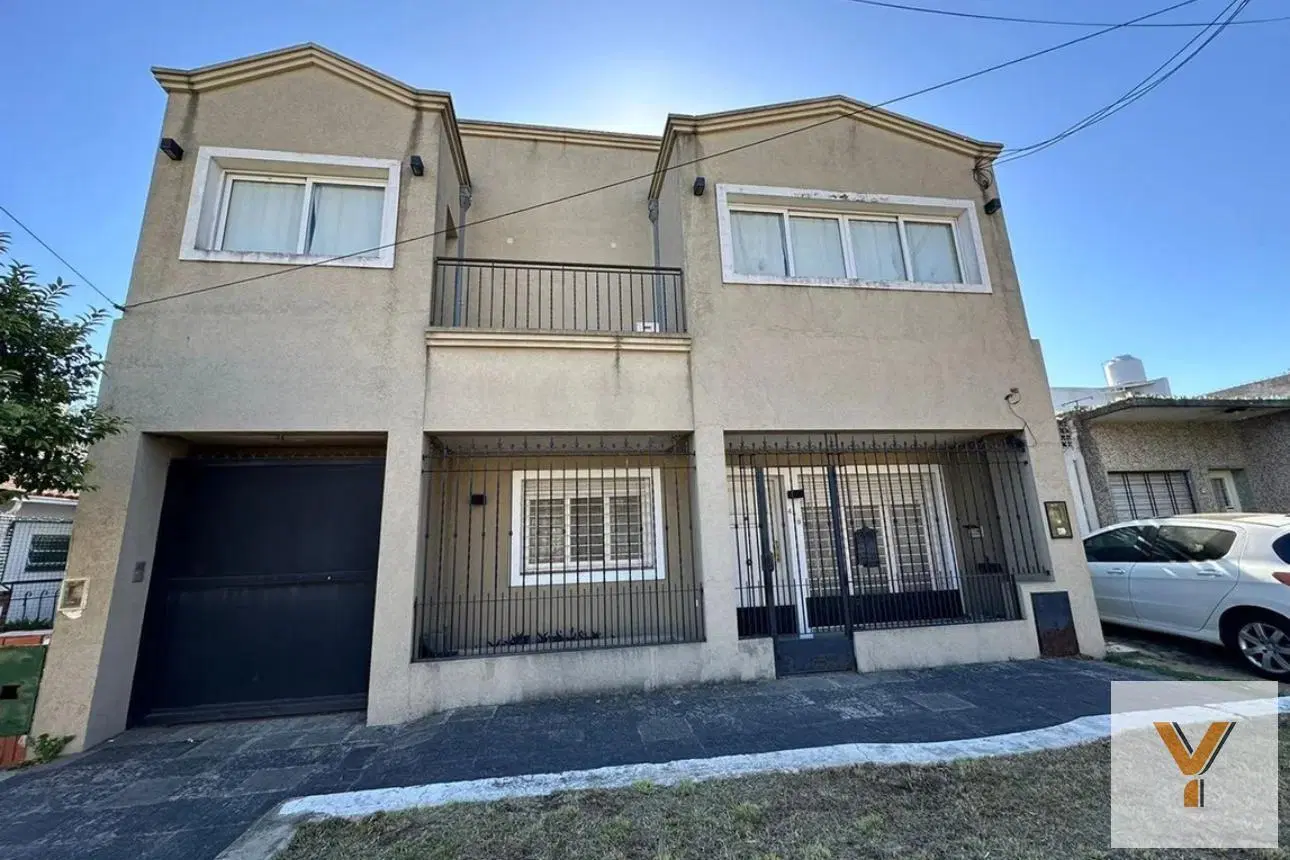 Casa en venta - 2 Dormitorios 2 Baños - Cochera - 160Mts2 - Morón 2