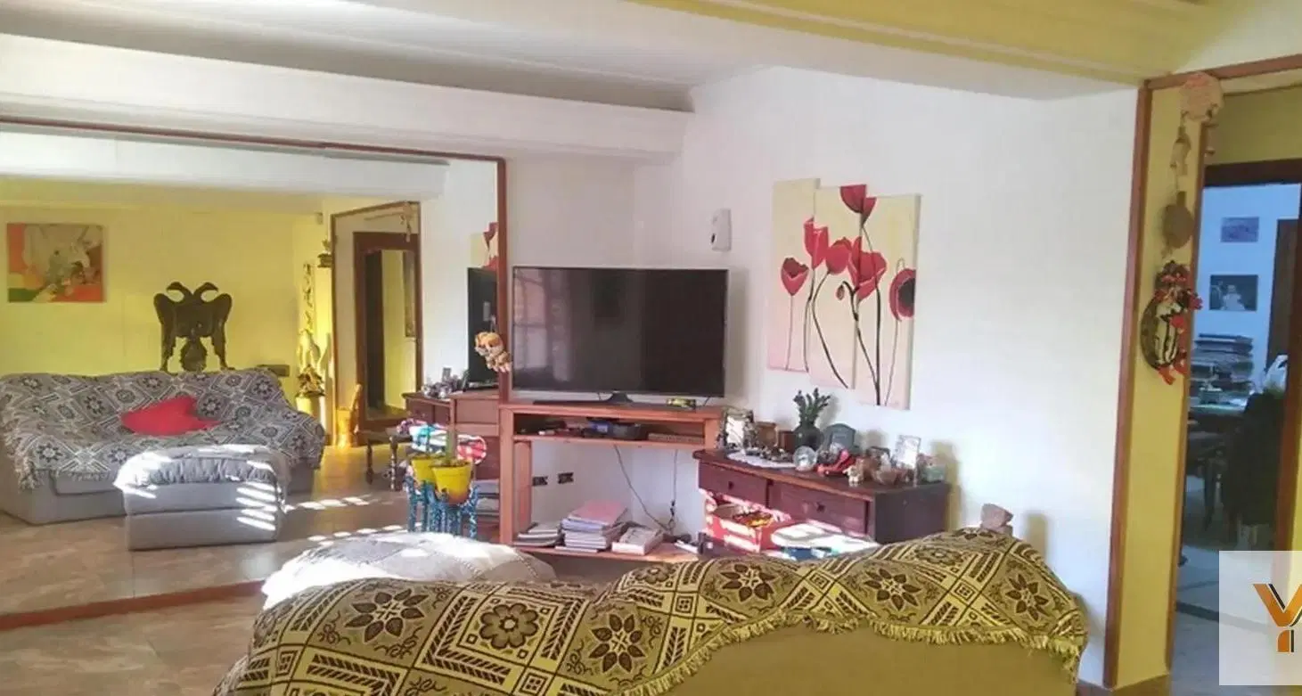 Casa en venta - 4 Dormitorios 5 Baños - Cochera - 620Mts2 - Villa Elvira 2