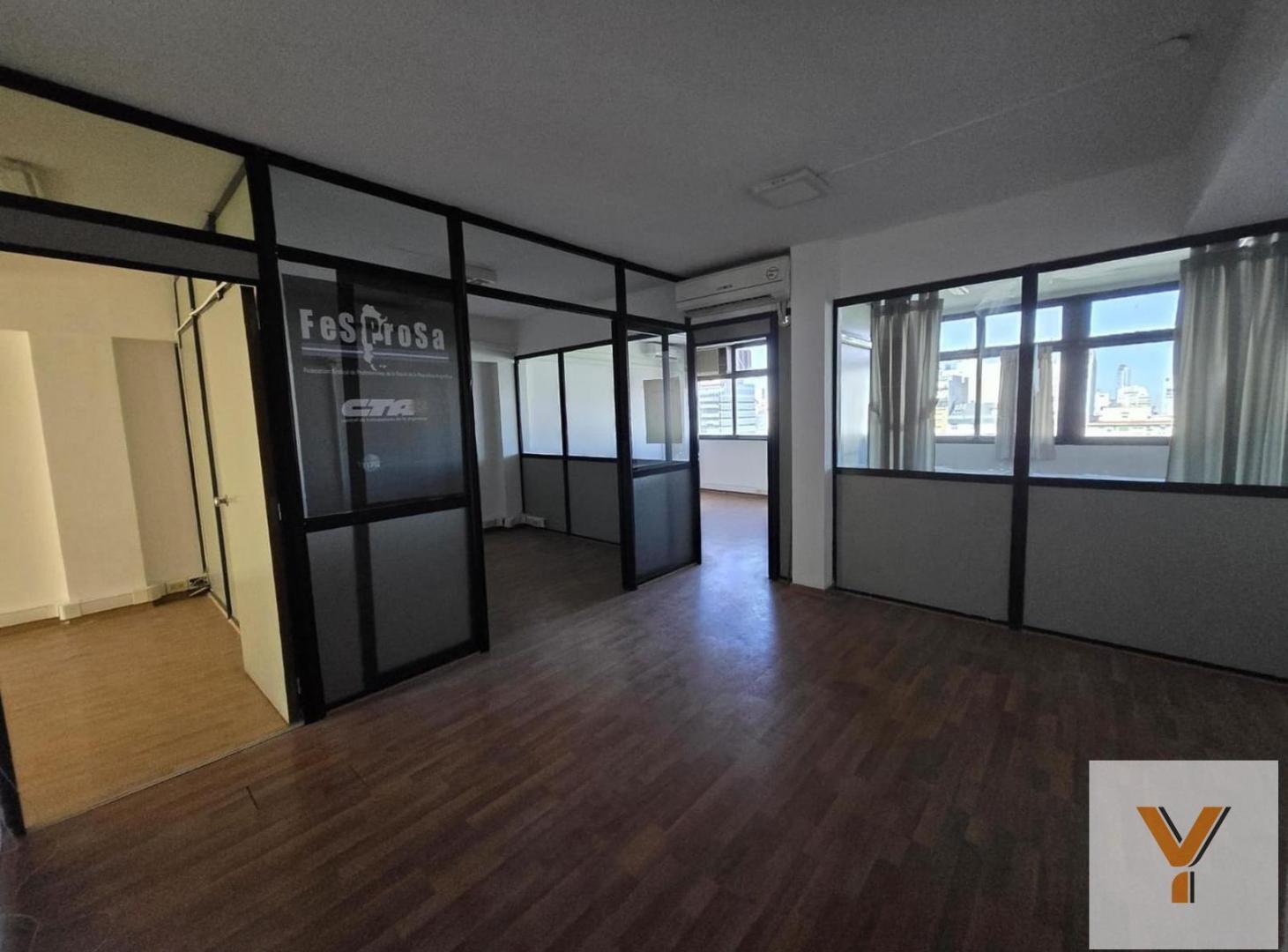 Foto de Oficina en Venta - 3 Dormitorios 1 Baño - 100mts - San Nicolás, imagen 2