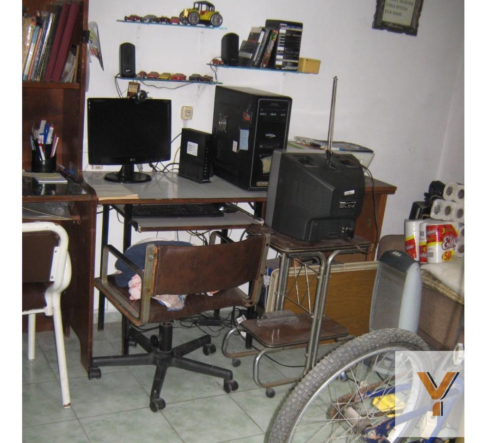 Foto de PH en venta - 4 Dormitorios 2 Baños - 217mts2 - Villa Madero, imagen 4