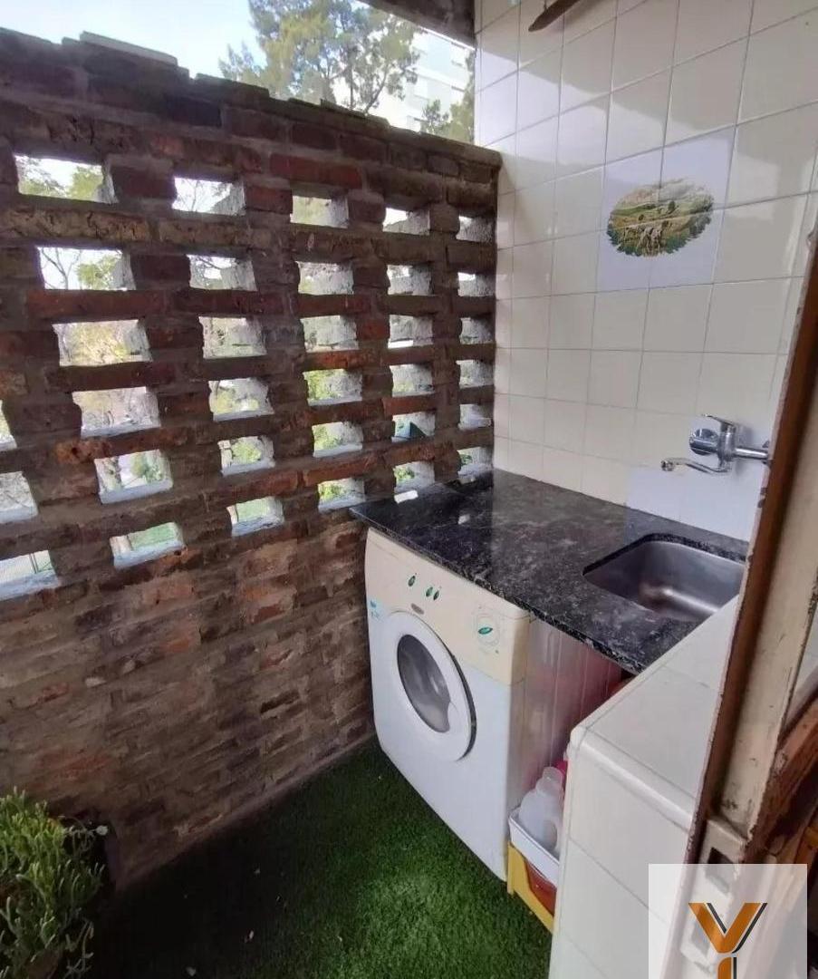 Foto de Departamento en venta - 3 Dormitorios 1 Baño - 62Mts2 - Crucecita, imagen 2