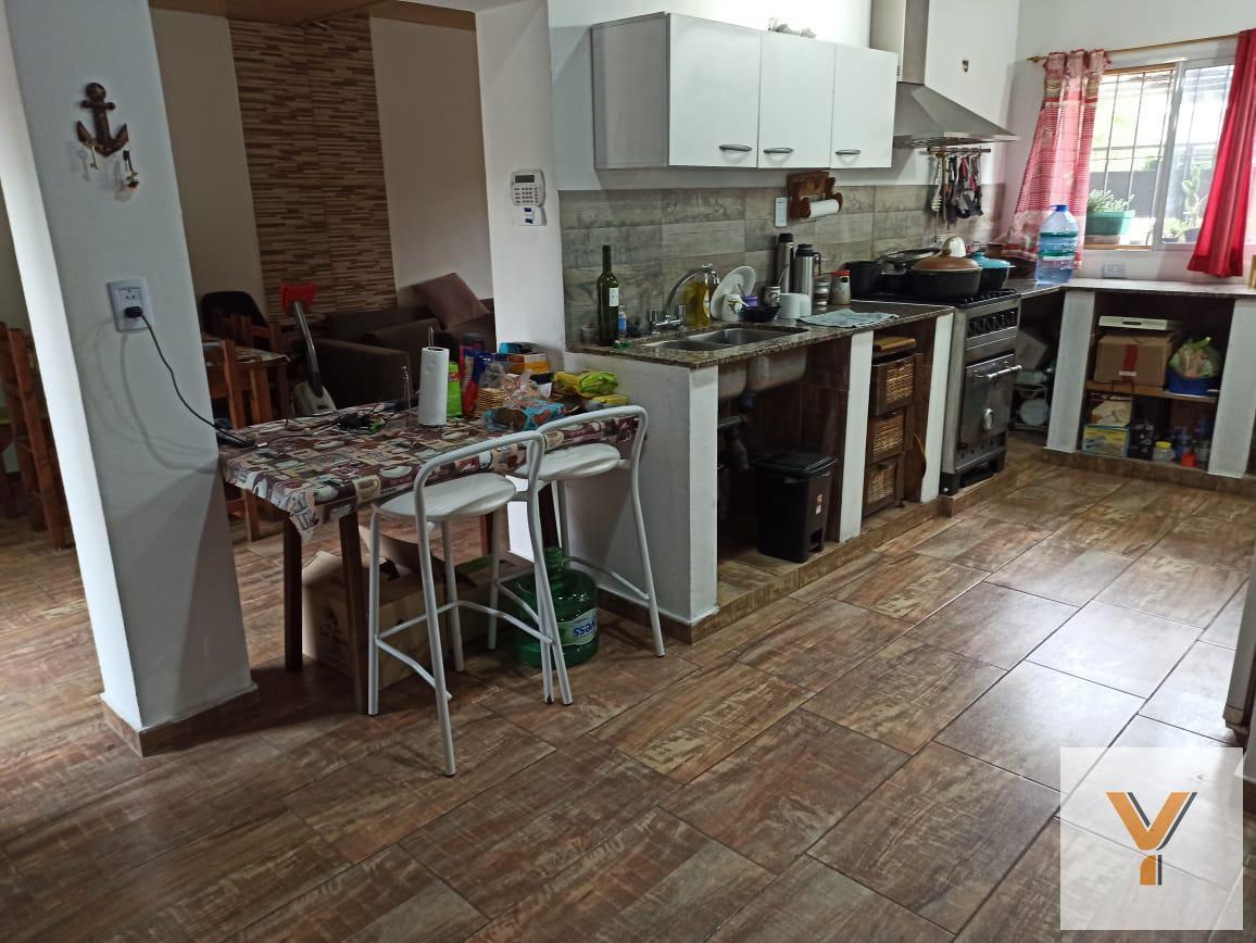 Foto de Casa en venta - 4 dormitorios 3 baños - 600mts2 - Manuel B. Gonnet, imagen 3