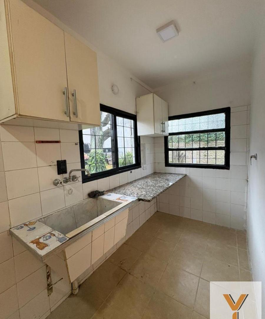 Foto de Casa en Alquiler - 2 Dormitorios 1 Baño - 90mts - Quilmes, imagen 3