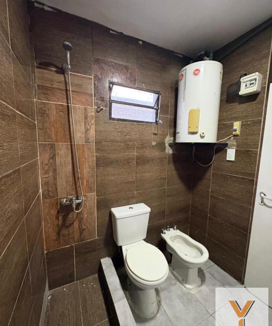 Foto de Casa en Alquiler - 2 Dormitorios 1 Baño - 90mts - Quilmes, imagen 2