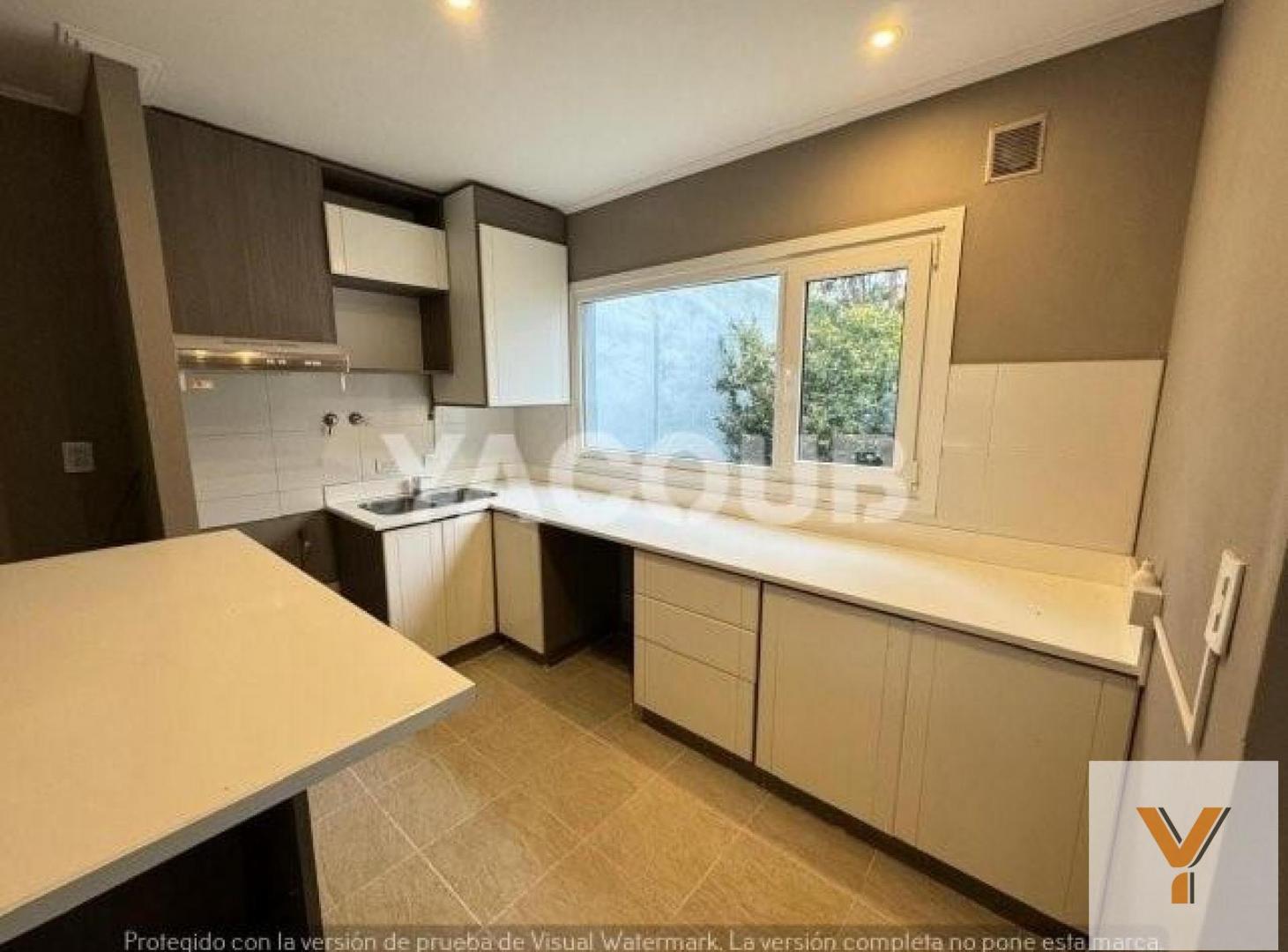Foto de Casa nueva en venta - 3 dormitorios, 2 cocheras - jardín - 330mts2, imagen 4