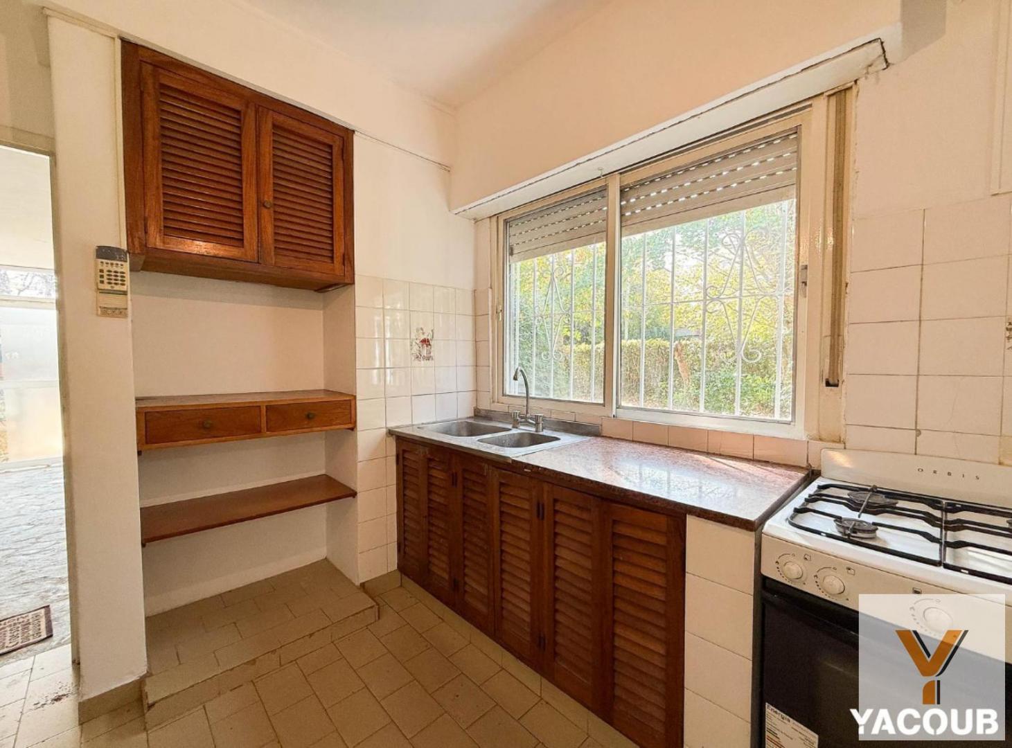 Foto de Casa en venta - 3 Dormitorios 2 Baños - Manuel B. Gonnet, imagen 4