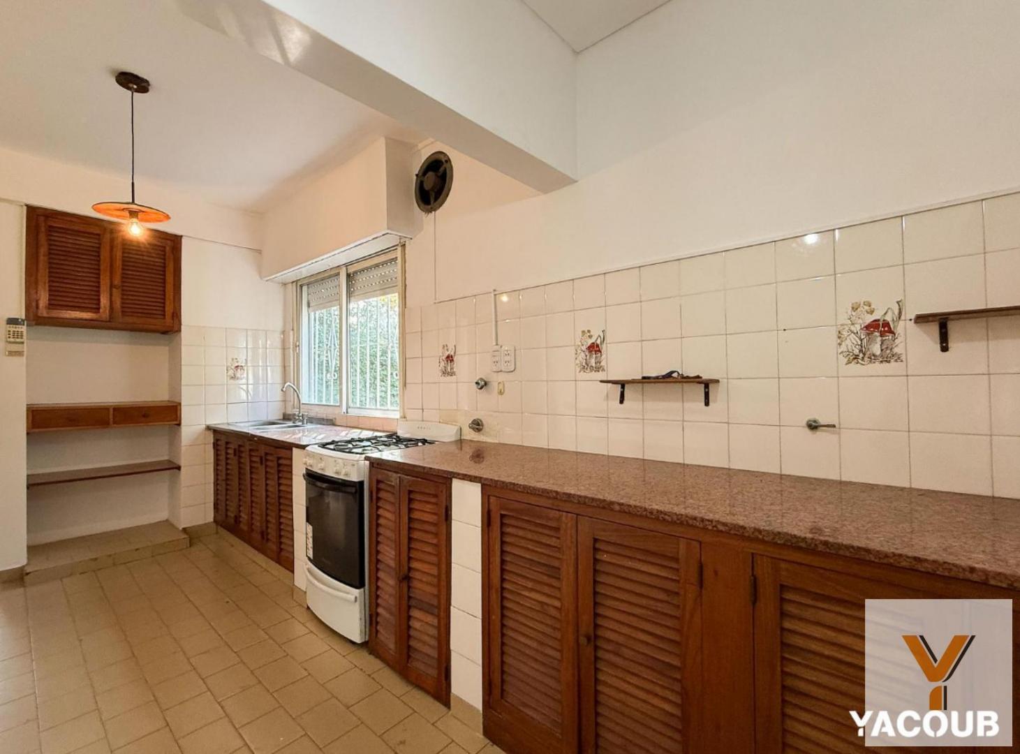 Foto de Casa en venta - 3 Dormitorios 2 Baños - Manuel B. Gonnet, imagen 3