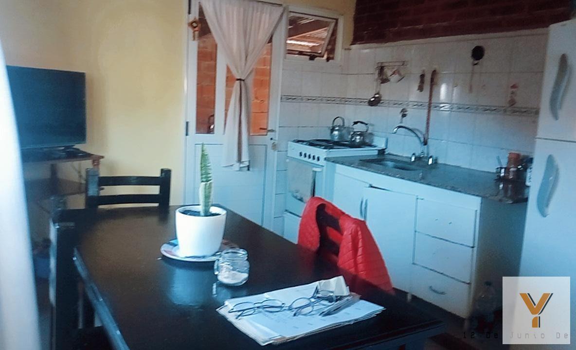 Foto de Casa venta - 2 dormitorios 1 baño 1 cochera - 313mts2 totales - Suipacha, imagen 3