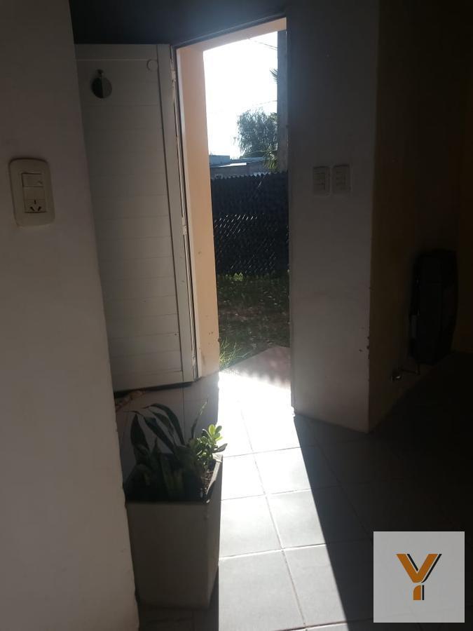 Foto de Casa venta - 2 dormitorios 1 baño 1 cochera - 313mts2 totales - Suipacha, imagen 1