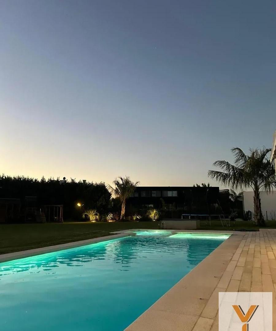 Foto de Casa en Venta - 5 Dormitorios 6 Baños - 2200mts - Ezeiza - Country, imagen 2