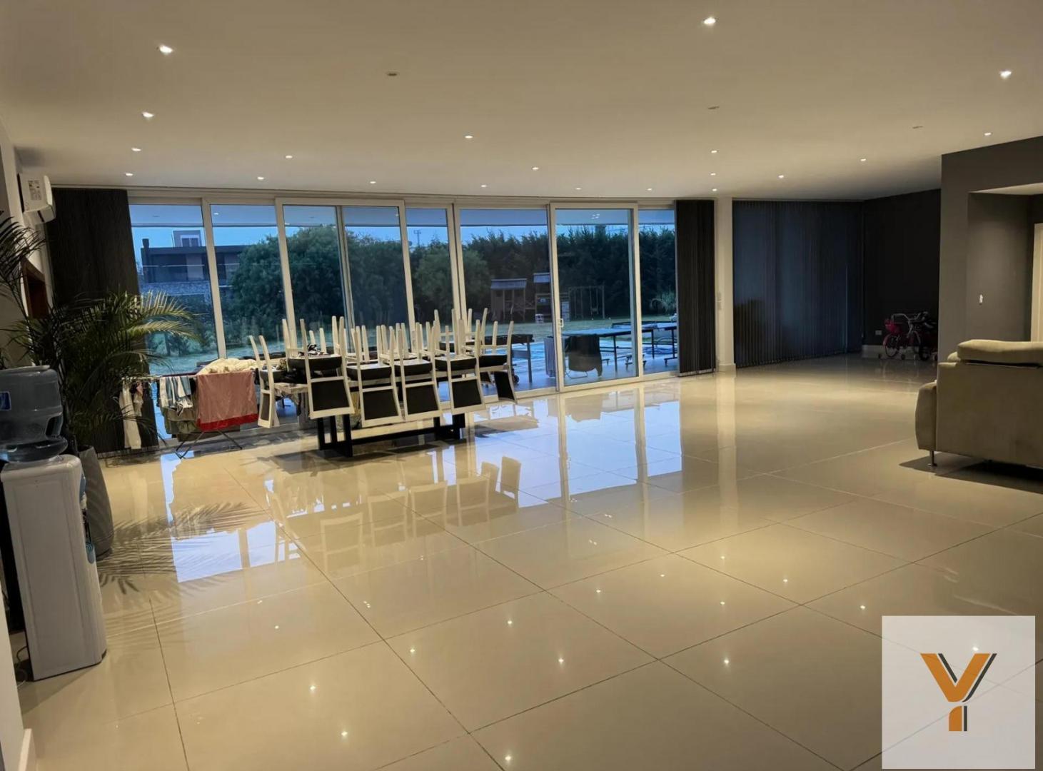 Foto de Casa en Venta - 5 Dormitorios 6 Baños - 2200mts - Ezeiza - Country, imagen 4
