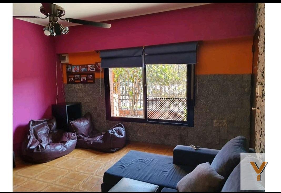 Foto de Casa en venta - 3 dormitorios 2 baños - patio y pileta - 300mts2 - La, imagen 4