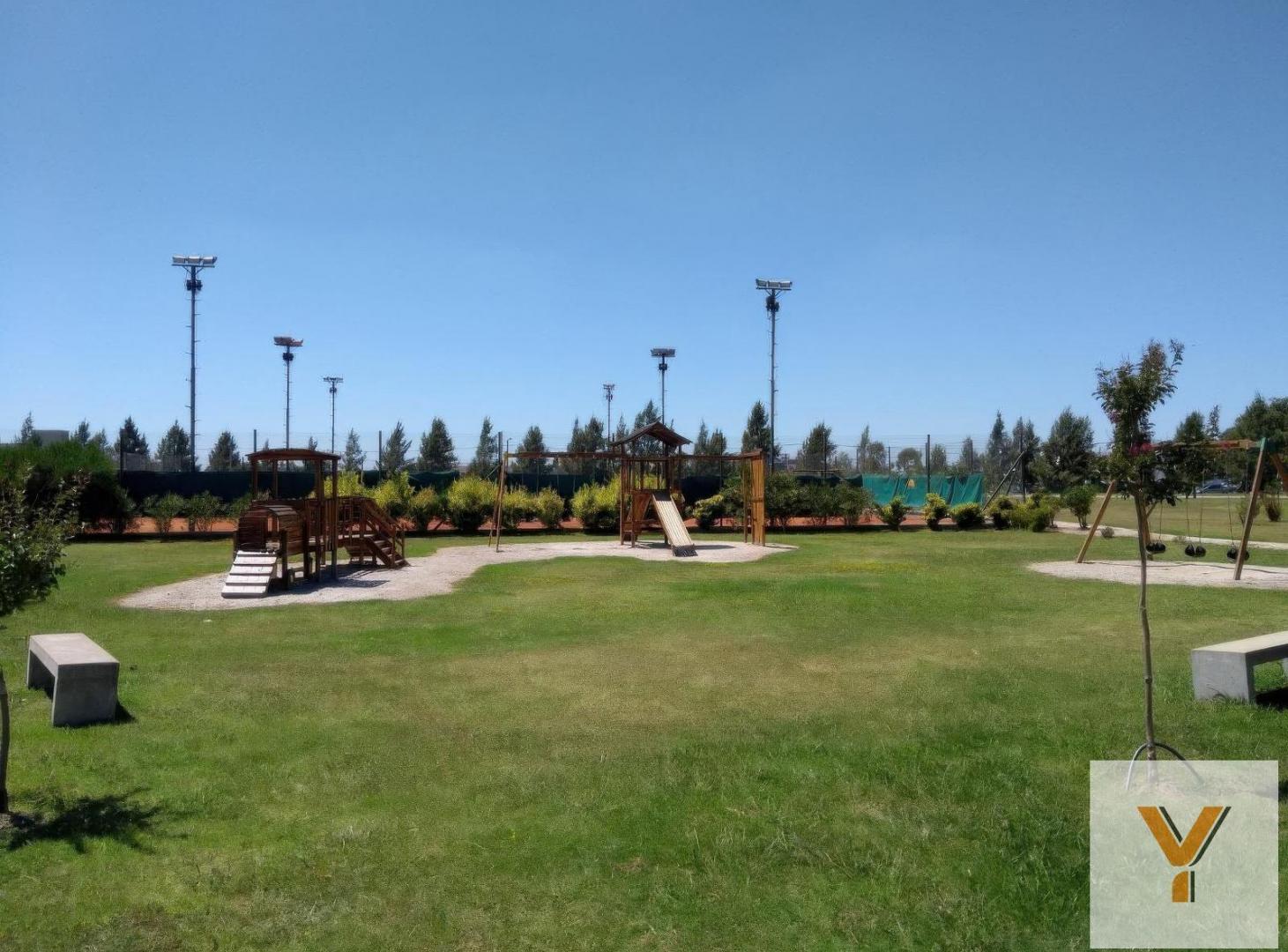Foto de Terreno en venta - 2275 mts2 - Campos de Roca II, imagen 1