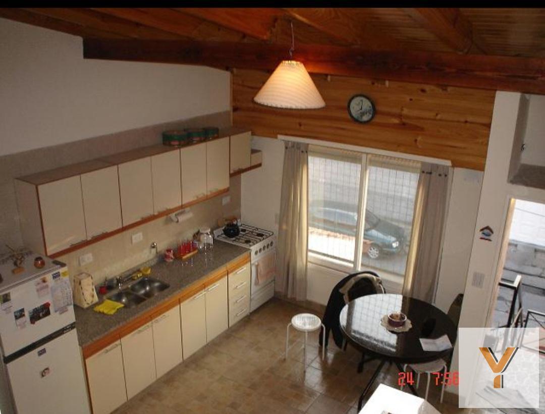 Foto de PH en venta - 2 Dormitorios 1 Baño - 75Mts2 - Crucesita, Avellaneda, imagen 2