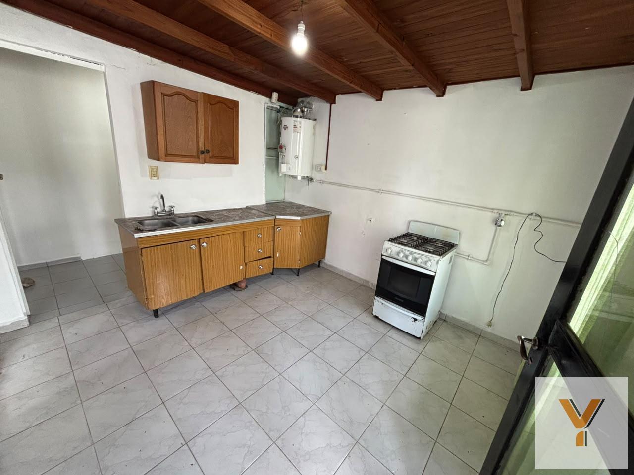 Foto de casa PH en Alquiler - 2 ambientes con entrada p/ auto y jardin - 45mts, imagen 2