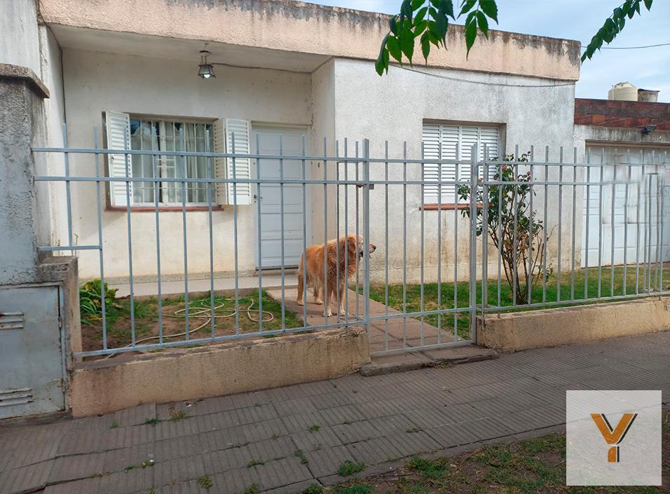 Foto de Casa en venta - 3 Dormitorios 1 Baño - 255Mts2 - Bahía Blanca, imagen 2